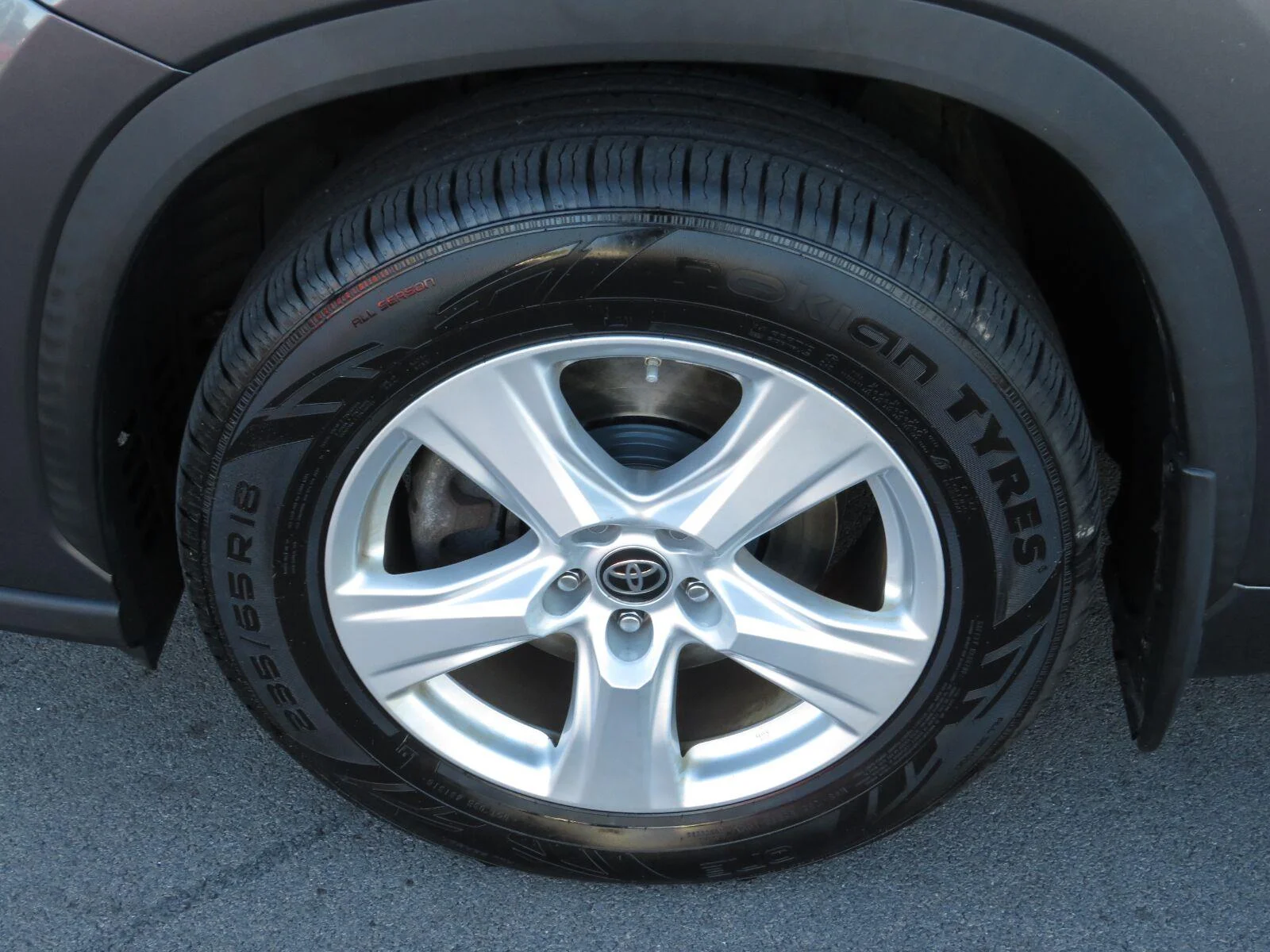 Used 2021 Magnetic Gray Met Toyota L image 19