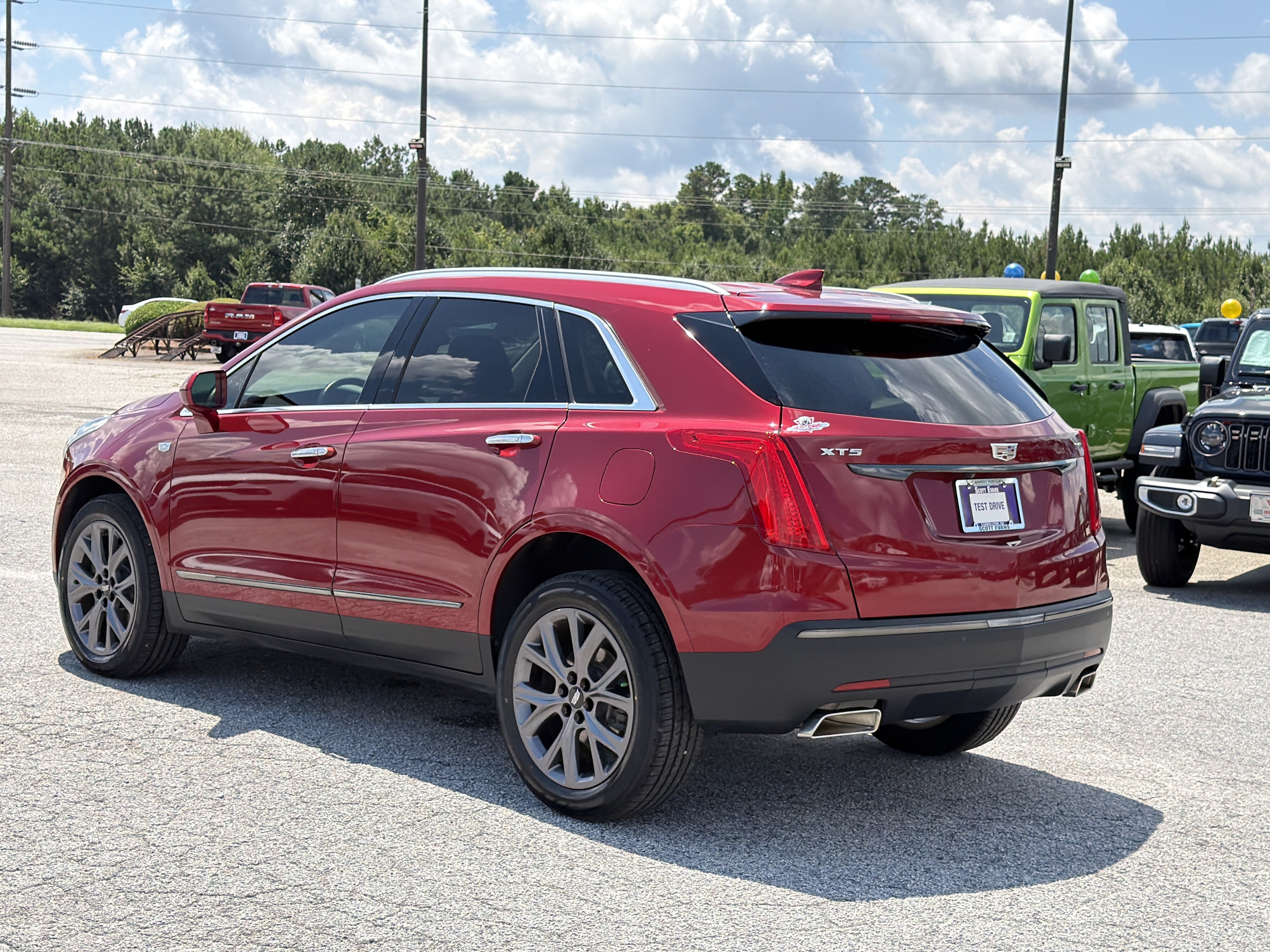 Used 2019 Red Horizon Tintcoat Cadillac Luxury FWD image 6