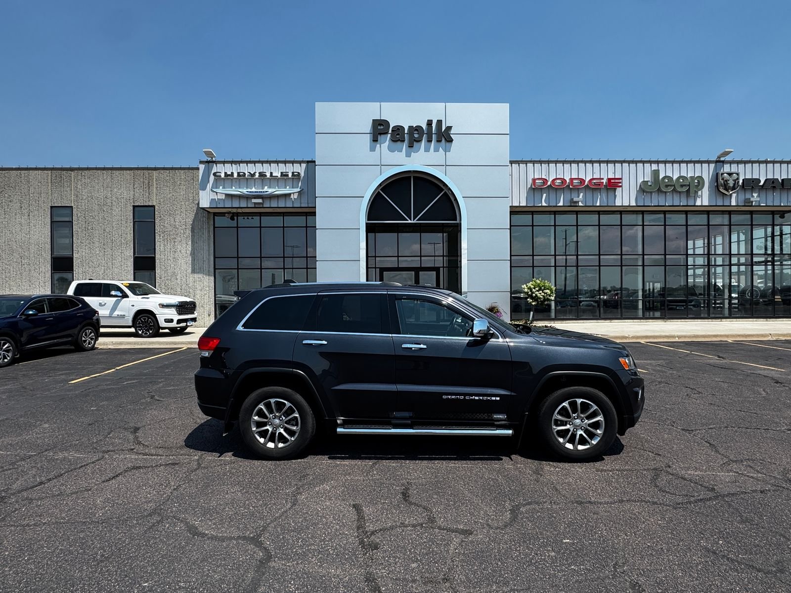 Used 2016 Steel Metallic JEEP Limited image 1