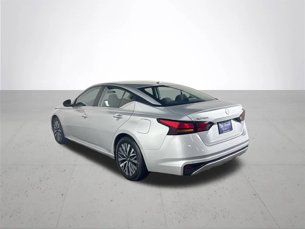 Used 2024 Silver Nissan 2.5 SV image 8