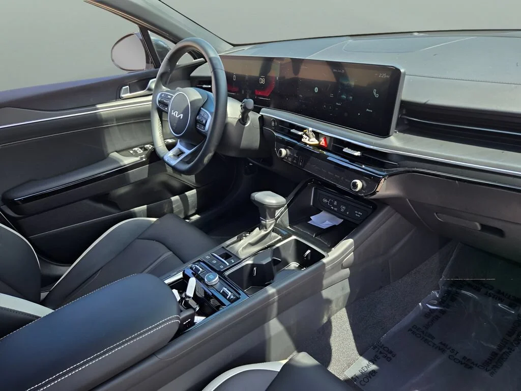 2025 Kia K5 GT-Line - Photo 8