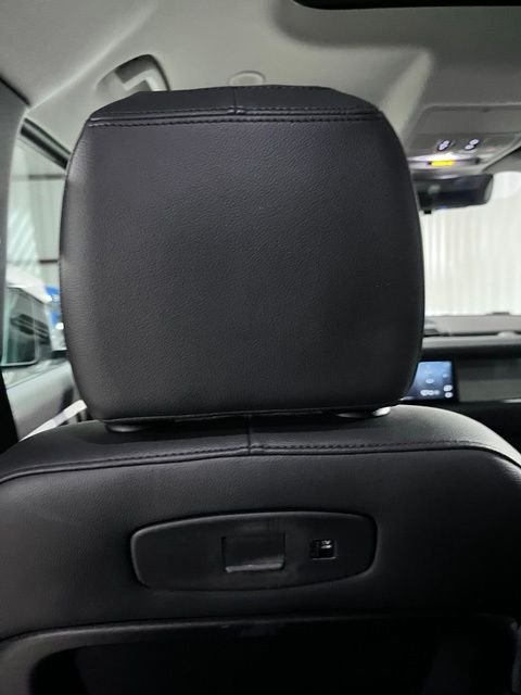 Used 2020 White Land Rover SE image 17