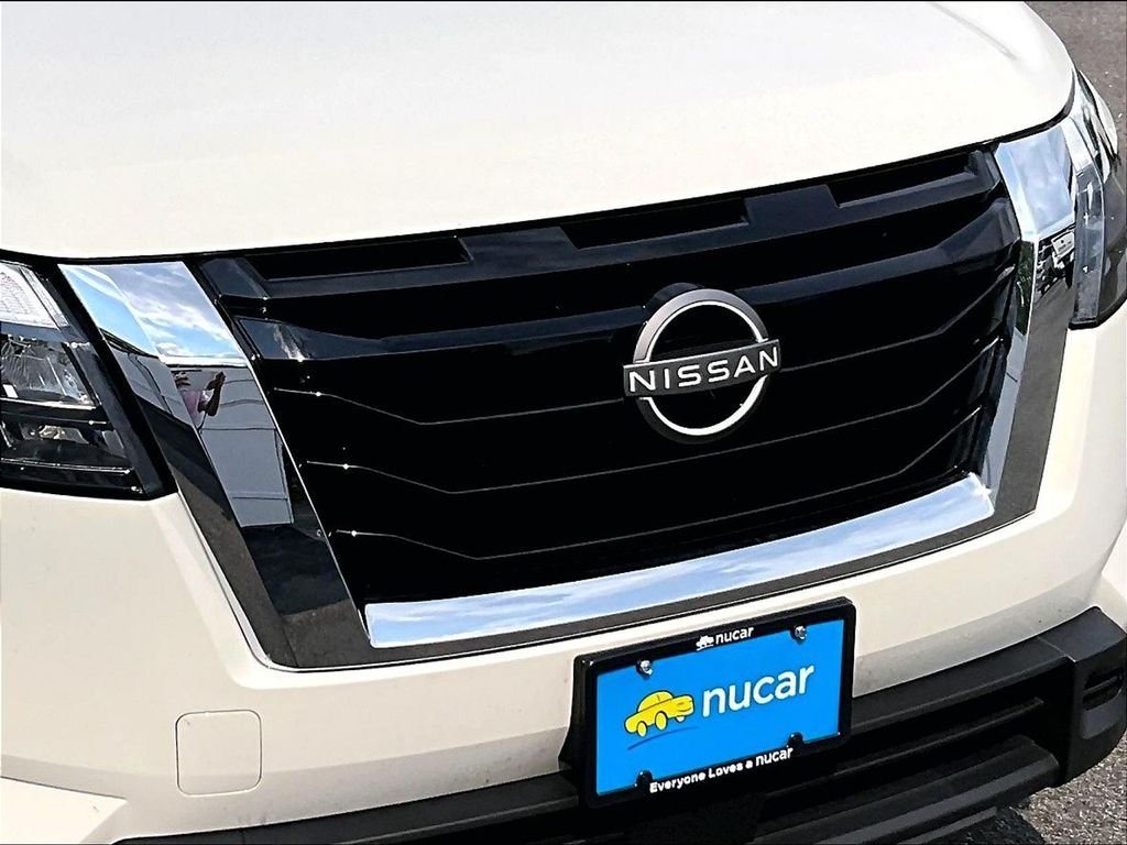 Used 2025 Glacier White Nissan SV image 30