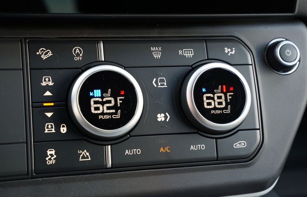 New 2026 Carpathian Grey Land Rover X-Dynamic SE image 25
