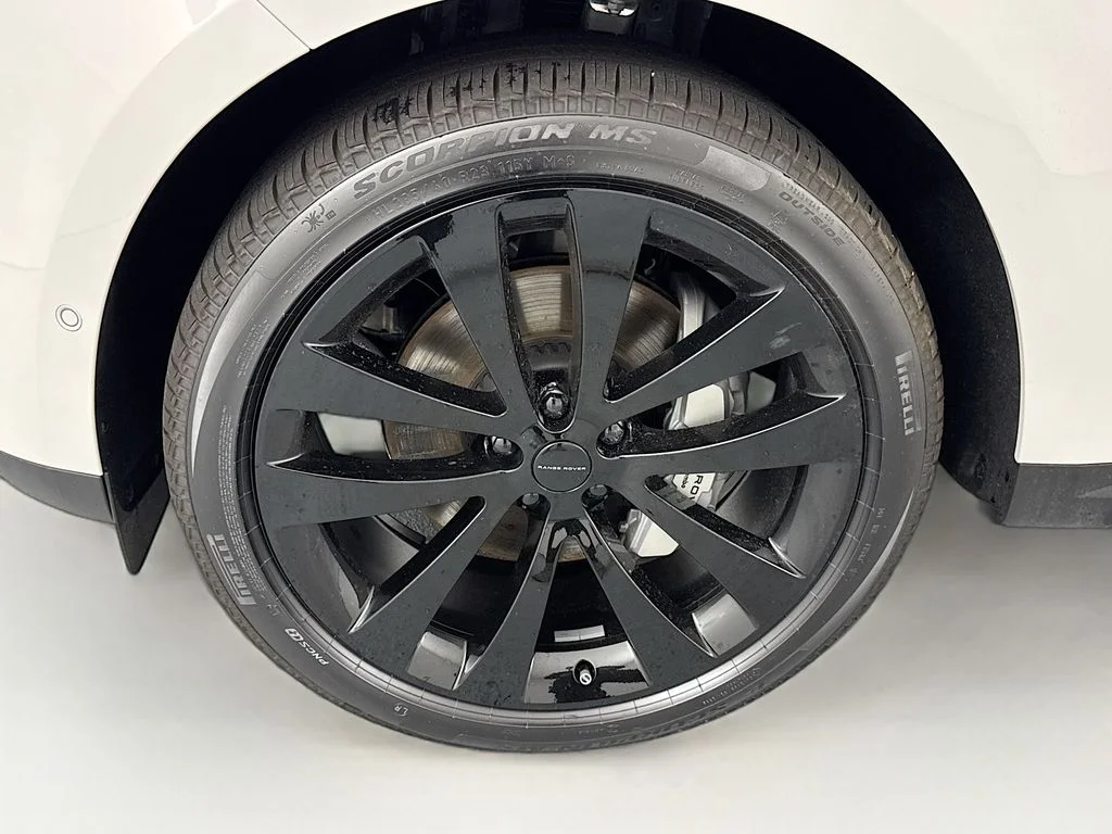 New 2026 Borasco Grey Land Rover SE image 33