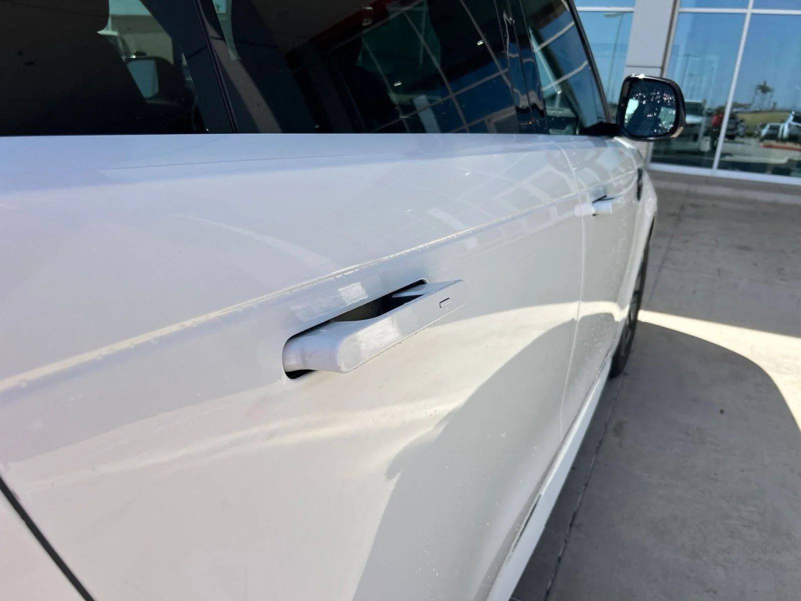 Used 2024 White Land Rover Dynamic SE image 10