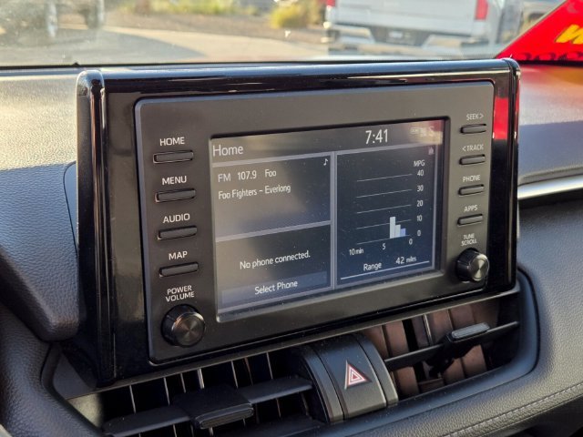 2019 Toyota RAV4 LE - Photo 20