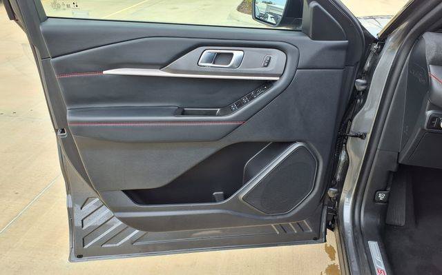 Used 2025 Gray Ford ST-Line image 12