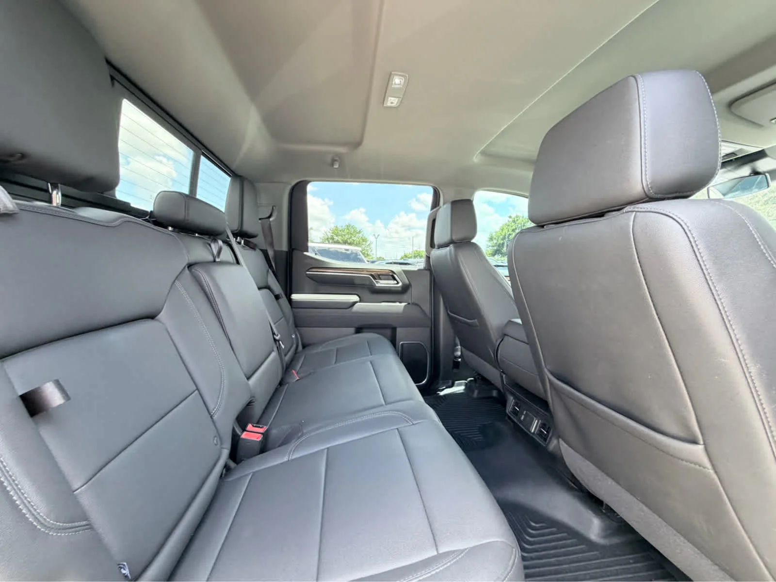 Used 2025 Summit White Chevrolet LT image 33