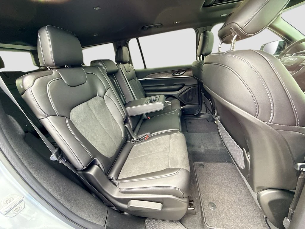 New 2026 Silver Zynith Jeep Laredo Altitude image 32