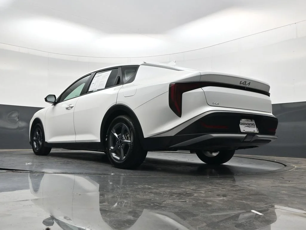 Used 2025 White Kia LXS image 35