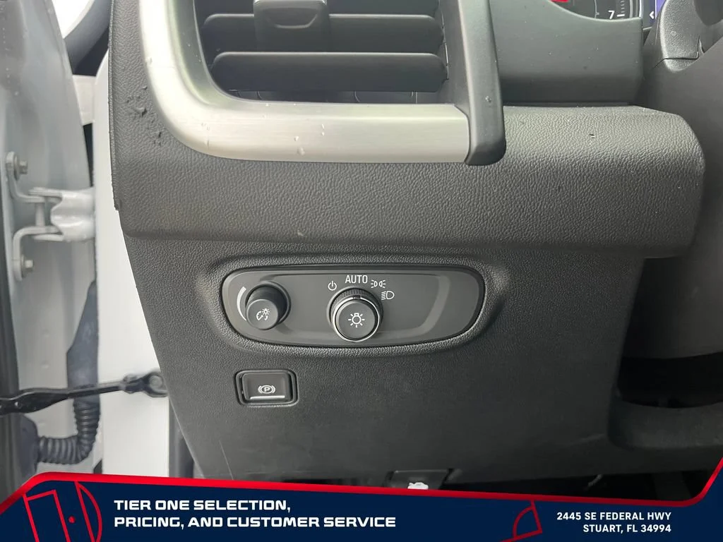 Used 2024 Summit White GMC SLE image 25