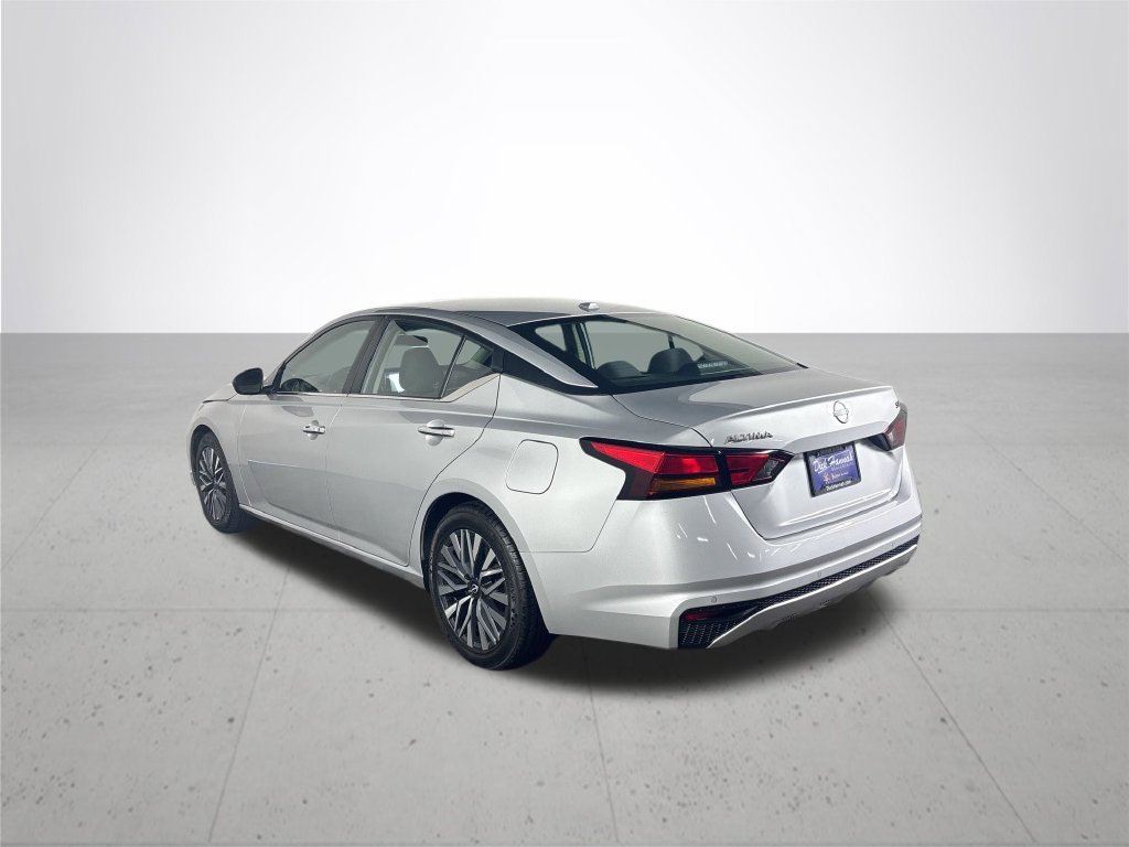 Used 2024 Silver Nissan 2.5 SV image 8