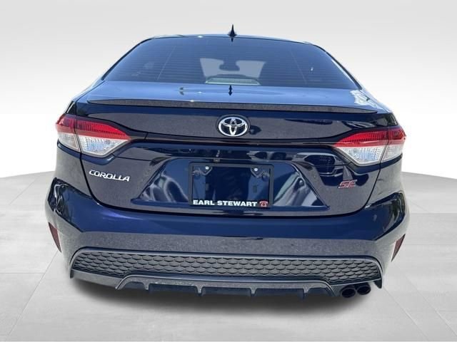 Used 2021  Toyota SE image 5