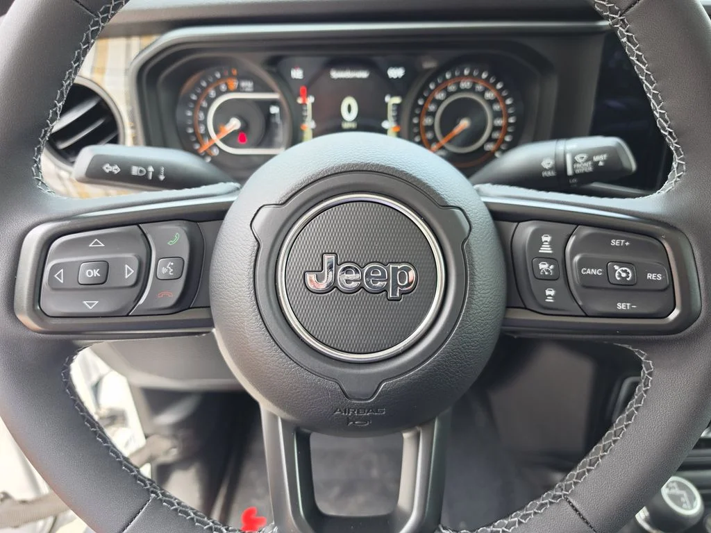New 2026 Bright White Clear-Coat Exterior Paint Jeep 85th Anniversary Edition image 30