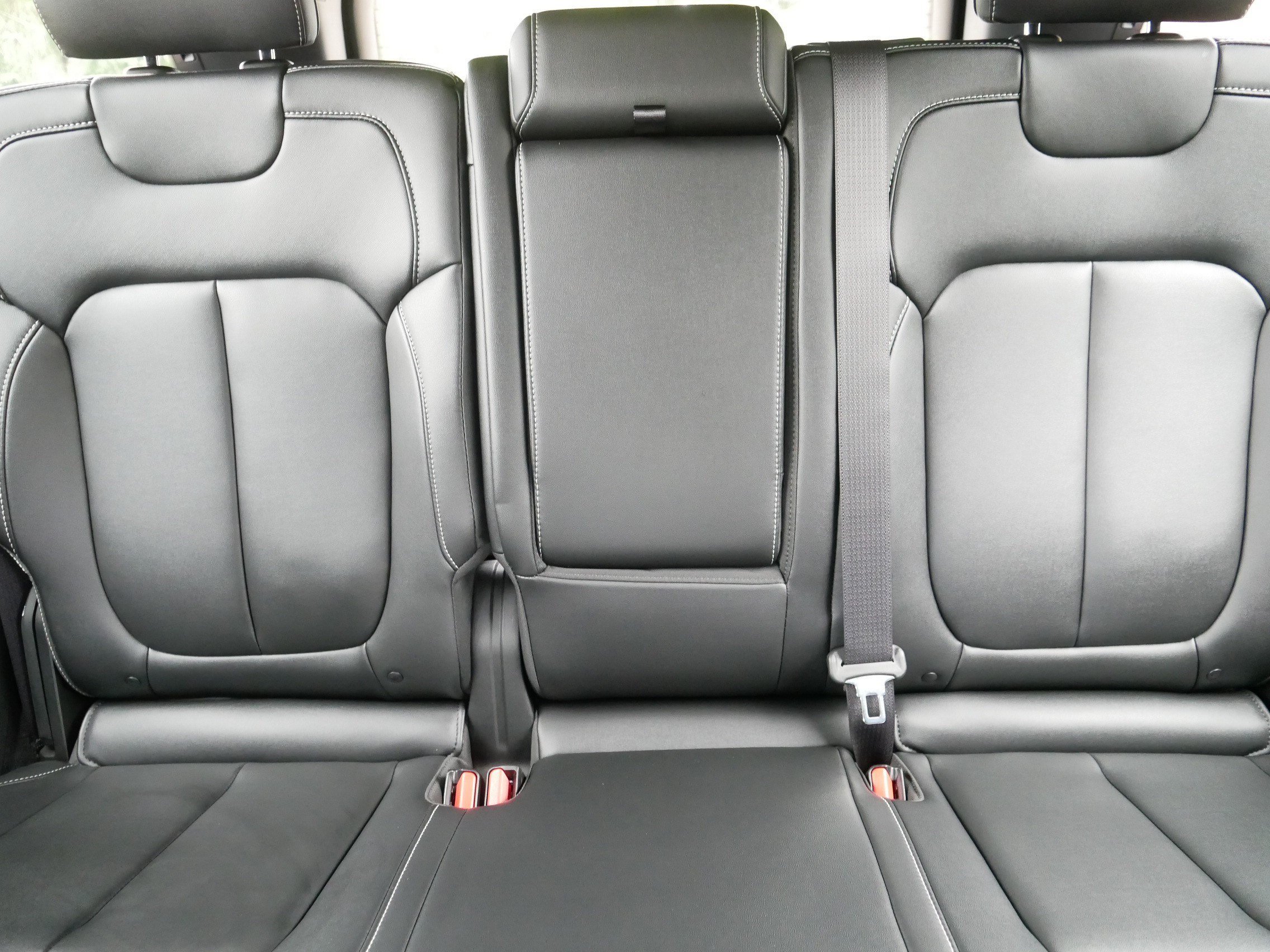 Used 2024 Velvet Red Pearlcoat Jeep Limited image 13