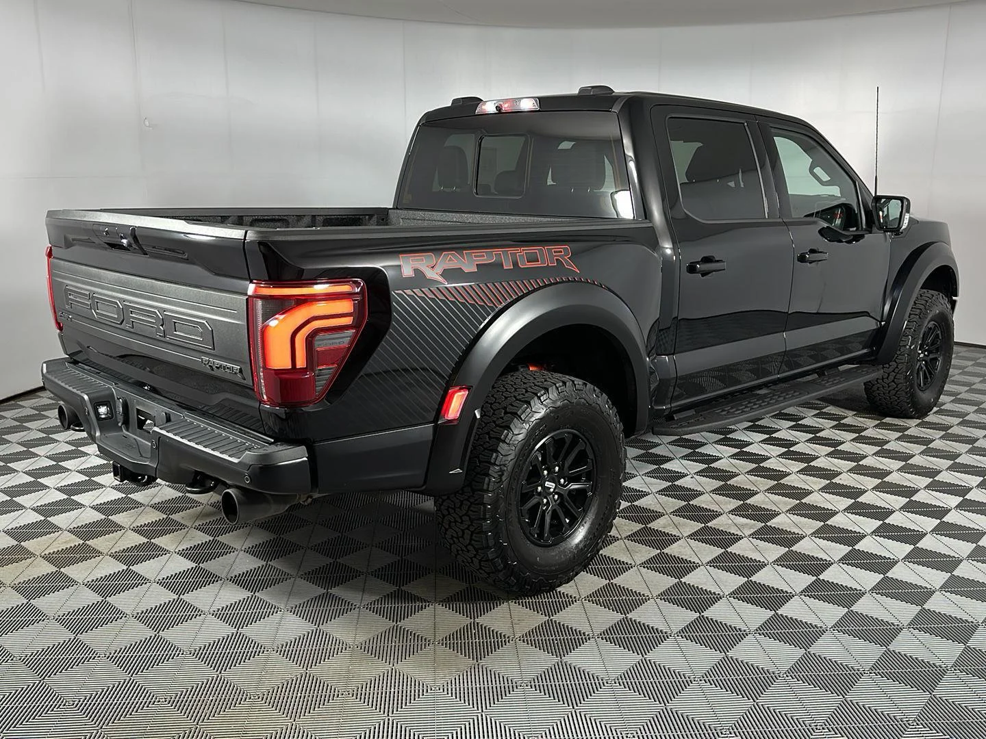 Used 2025 Agate Black Metallic Ford Raptor image 7