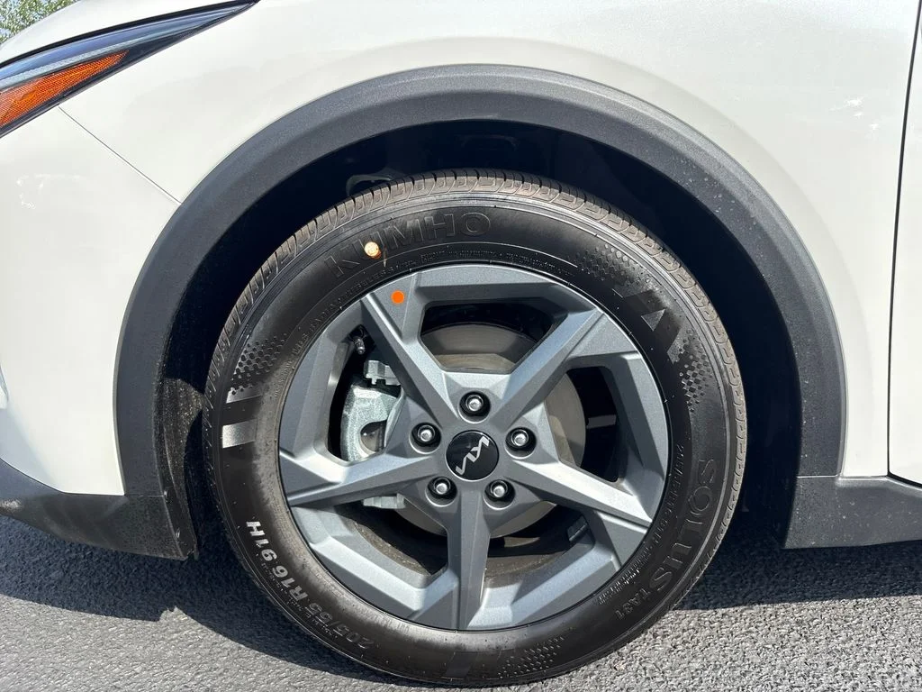 New 2026 White Kia LXS image 11