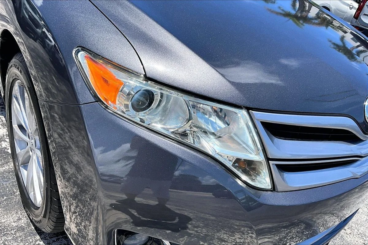 Used 2013 Gray Toyota LE image 33