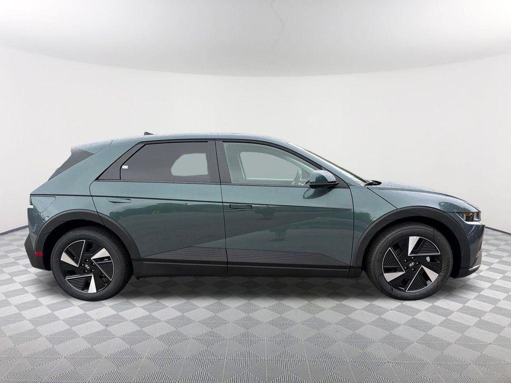 New 2026 Green Hyundai SE image 4