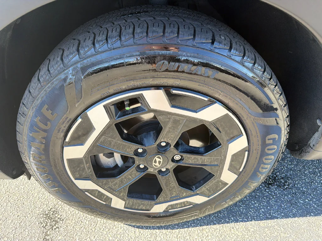 Used 2024 Black Hyundai SE image 11
