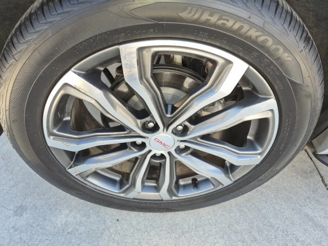Used 2018 Silver GMC Denali image 11