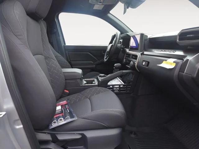 2025 Toyota Tacoma SR5 - Photo 15
