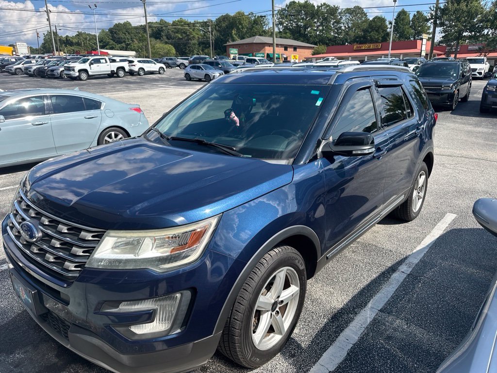 Used 2016 Blue Ford XLT image 2