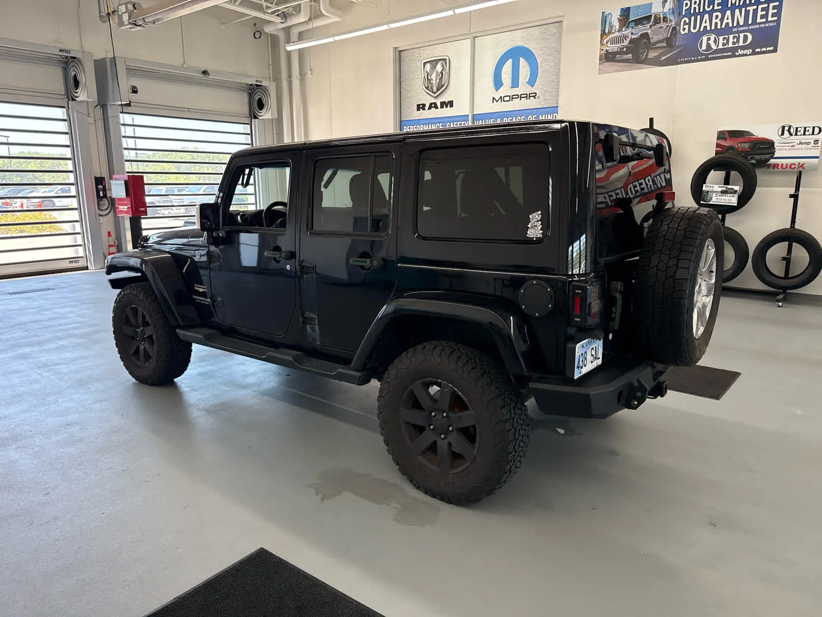 Used 2015 BLACK Jeep Sahara image 6