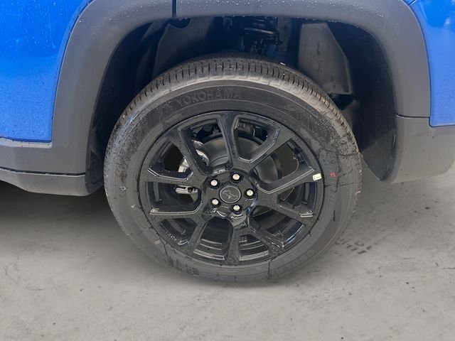 New 2026 Hydro Blue Pearl-Coat Exterior Paint Jeep Latitude image 14