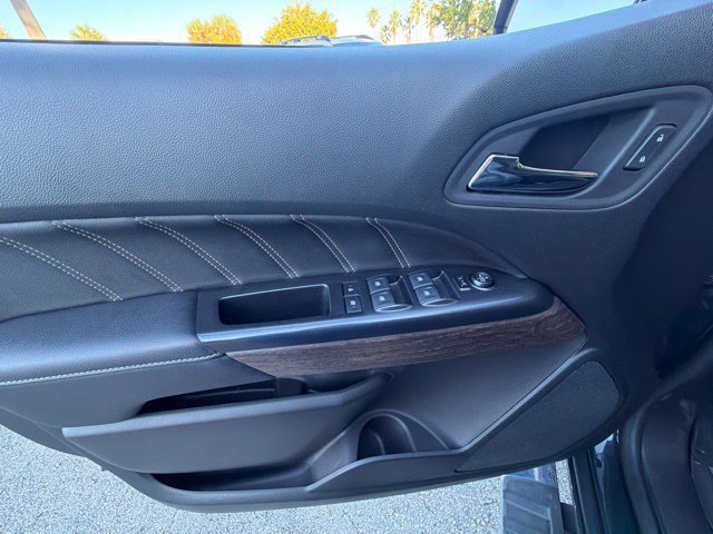 Used 2022 Green GMC Denali image 7