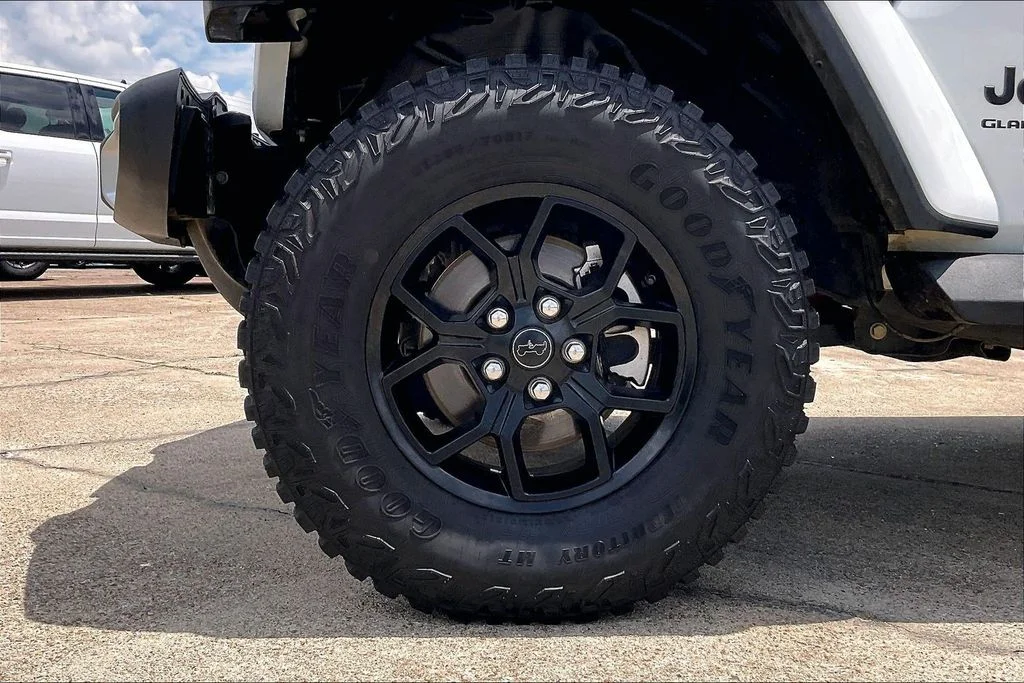 Used 2023 White Jeep Texas Trail image 33