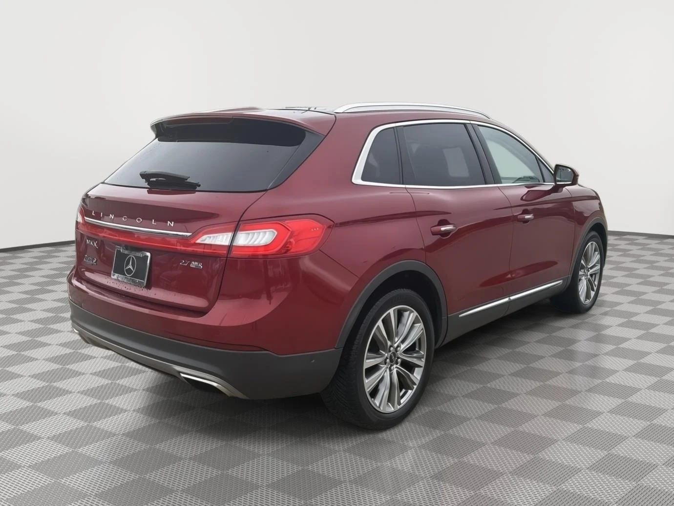 Used 2016 Ruby Red Metallic Tinted Clearcoat Lincoln Reserve image 4