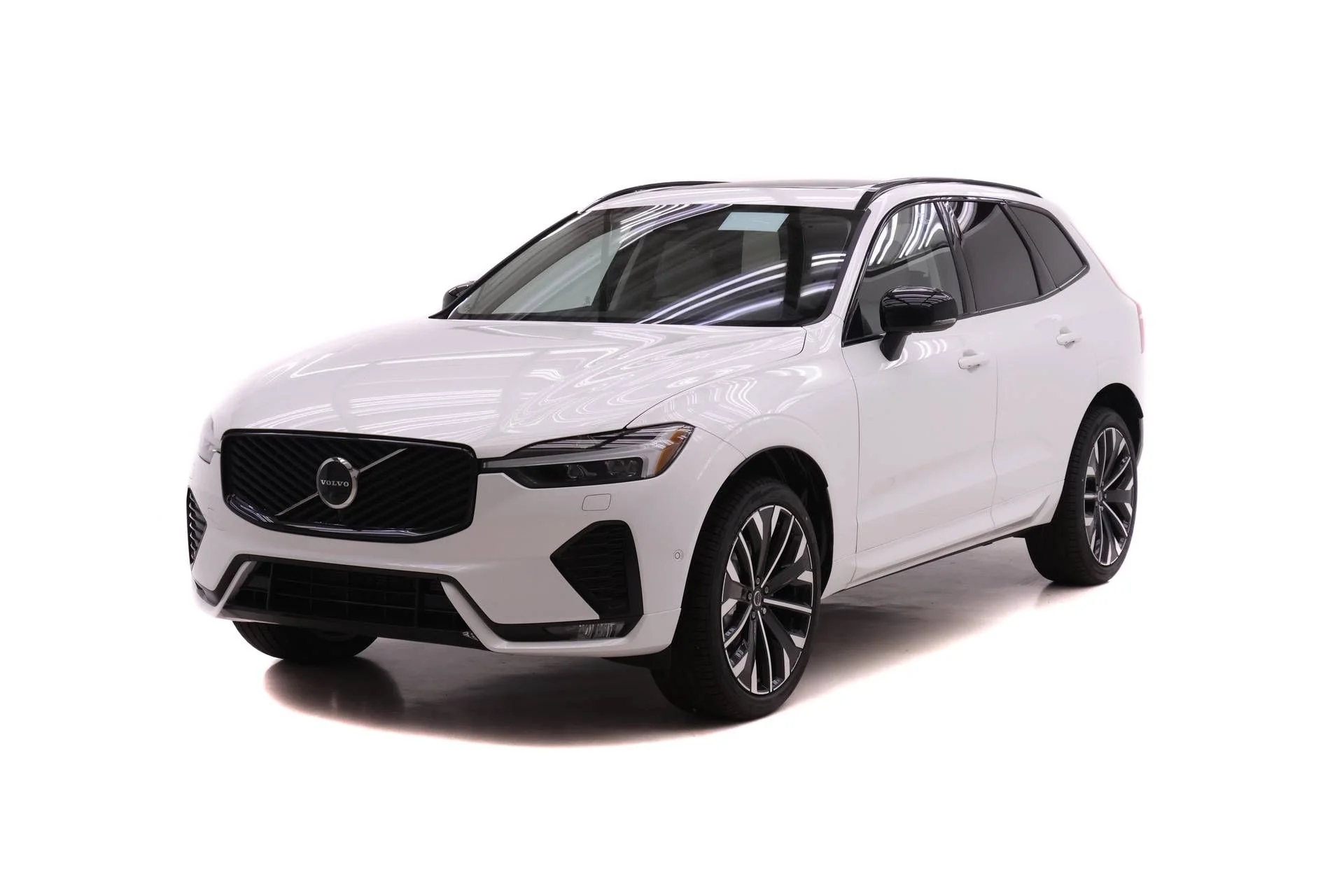 2026 Volvo XC60 B5 Ultra Dark AWD's photo