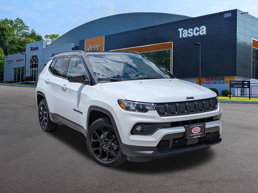 Used 2022 White Jeep Latitude image 1
