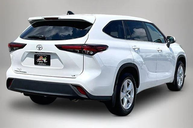 Certified Used 2024 WIND CHILL PEARL Toyota  image 5