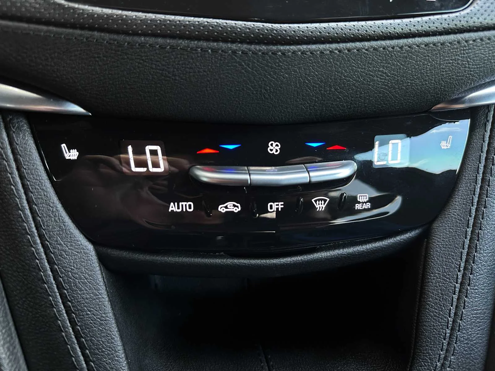 2025 Cadillac XT6 Luxury - Photo 14