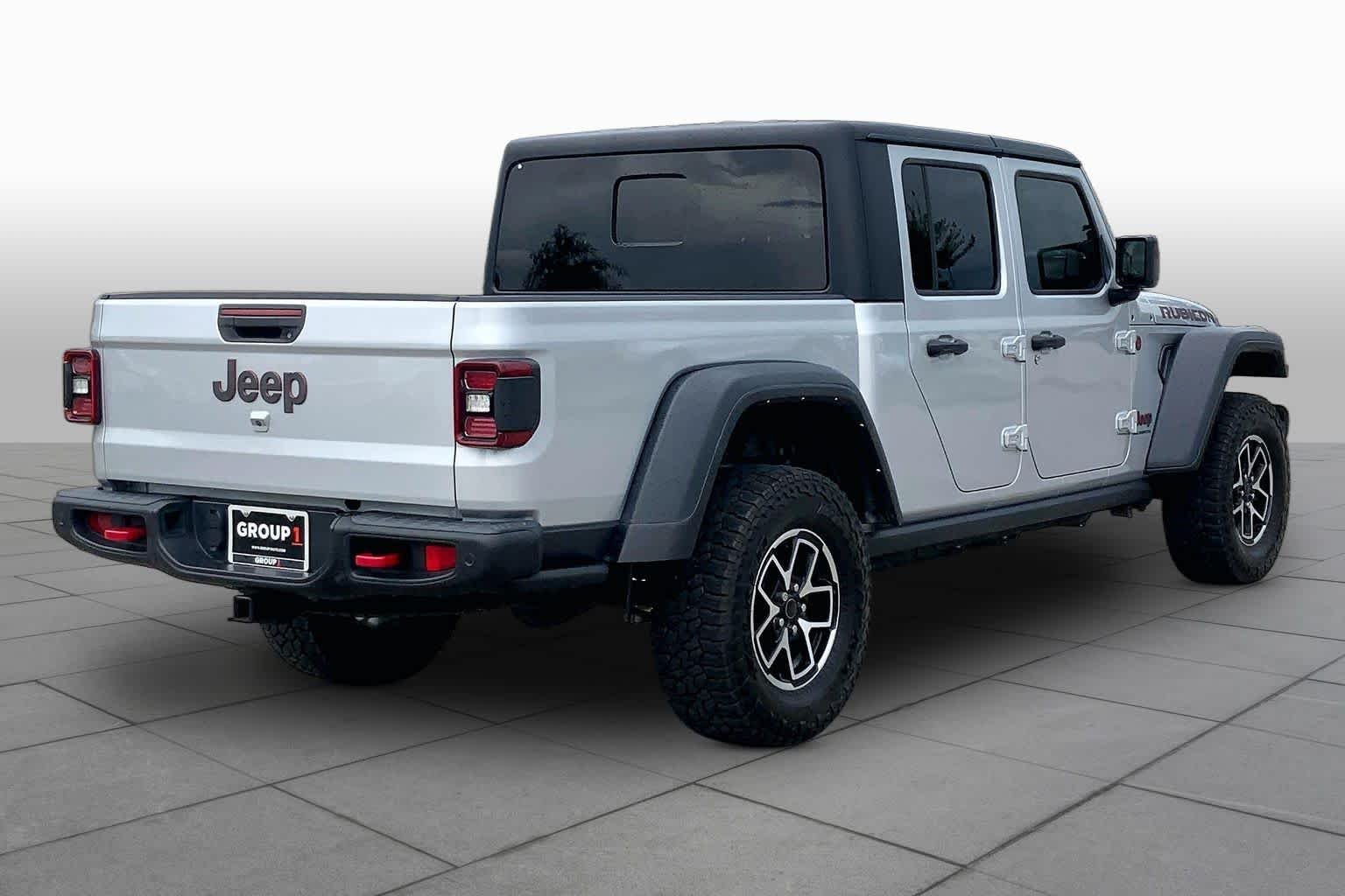 Used 2024 Silver Zynith Clearcoat Jeep Rubicon image 13