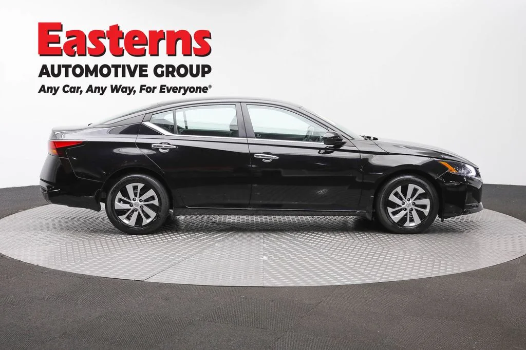 Used 2023 Black Nissan 2.5 S image 4