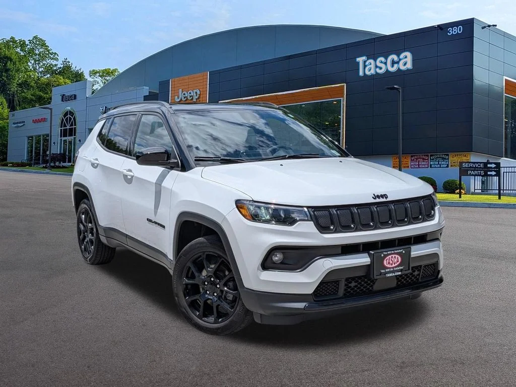 Used 2022 White Jeep Latitude image 1
