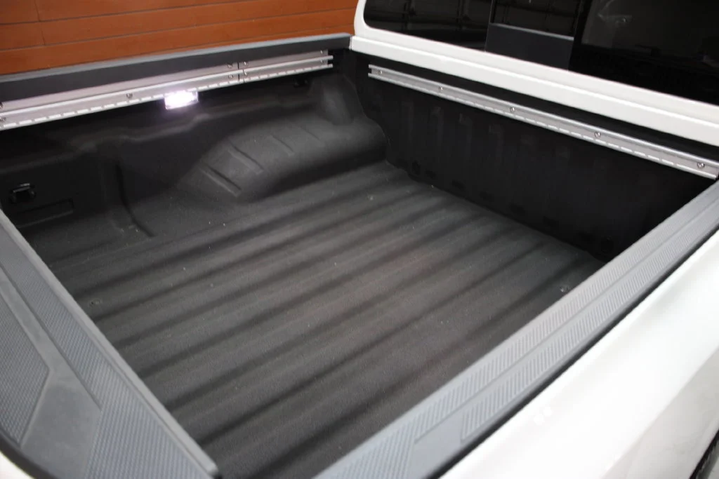New 2027 Glacier White Nissan Crew Cab SV image 4