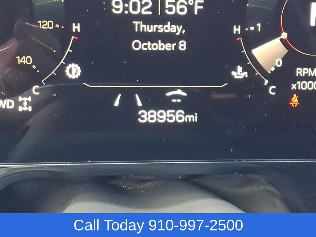 Used 2025 Onyx Black GMC Elevation image 30