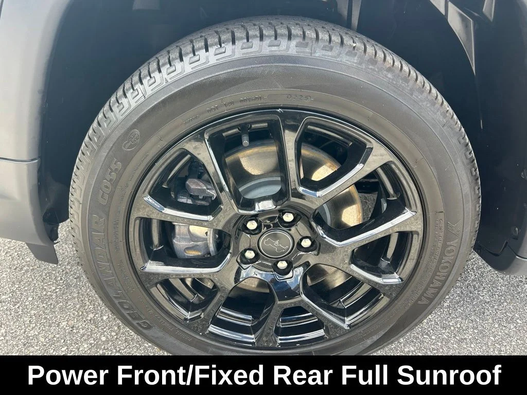 Certified Used 2025 Black Jeep Latitude image 19