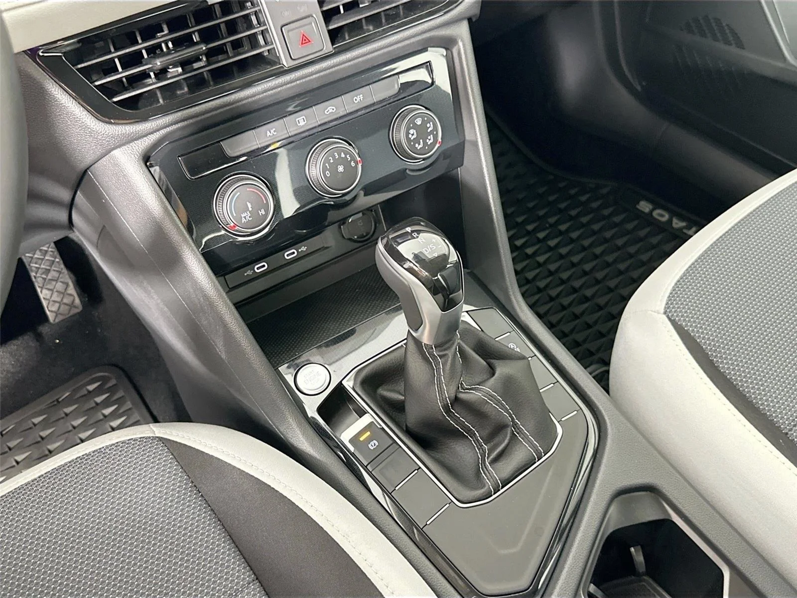 2025 Volkswagen Taos S - Photo 12