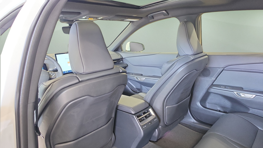 New 2026 Ultra White Lexus ES 500e PREMIUM AWD image 17