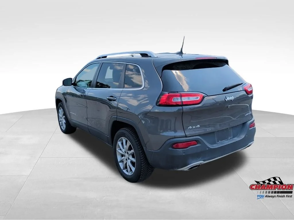 Used 2018 Gray Jeep Limited image 4