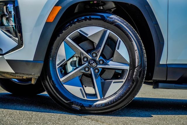 Certified Used 2025 White Hyundai SEL image 3