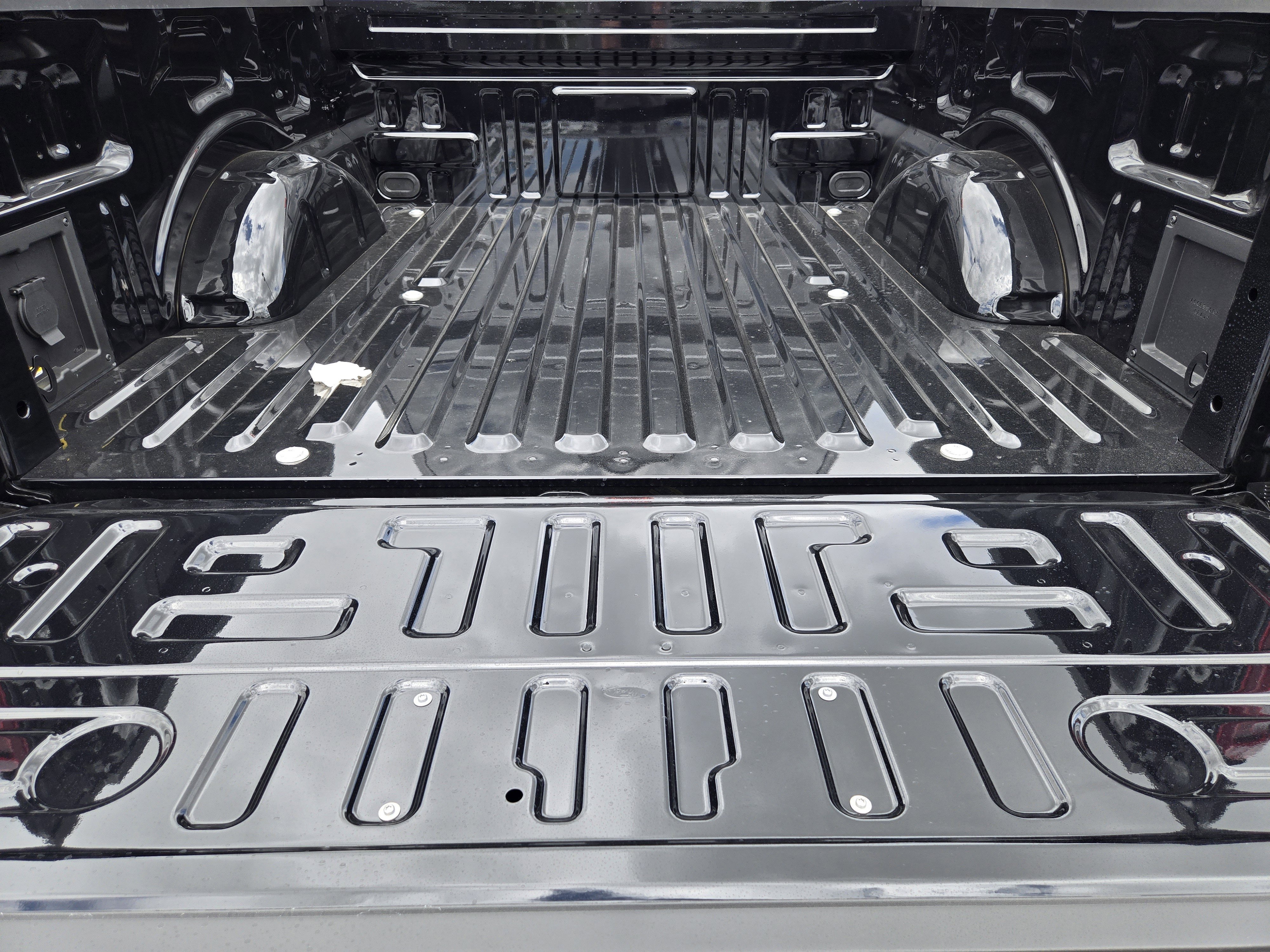 New 2026 Agate Black Metallic Ford XLT image 20
