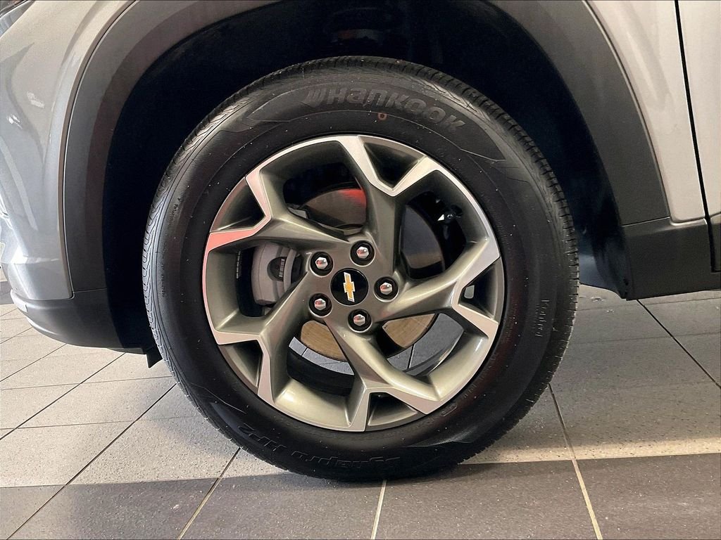 Used 2025 Gray Chevrolet LT image 7