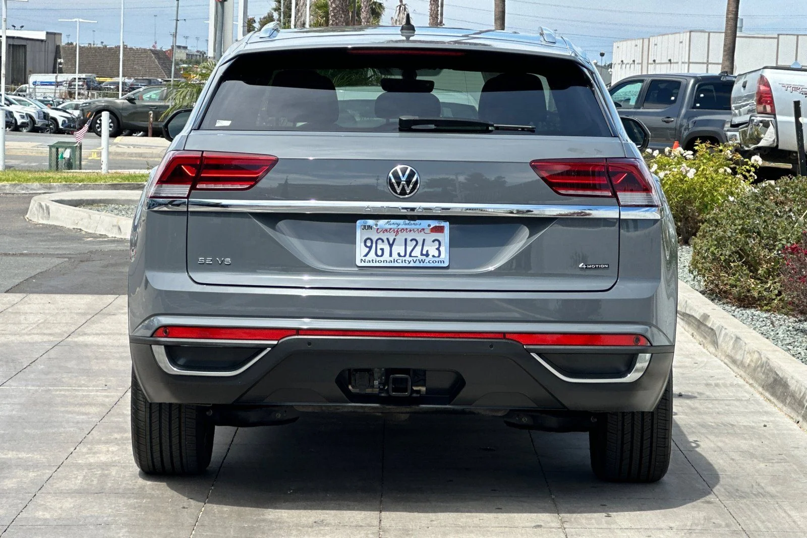 Used 2023 Gray Volkswagen 3.6L V6 SE w/Technology image 5
